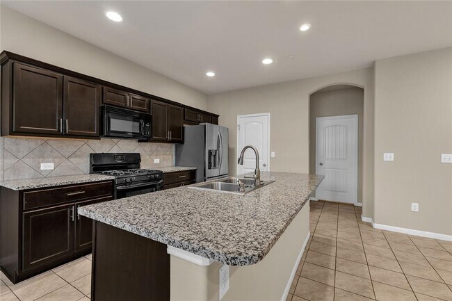 Building Photo - 2880 Donnell Dr