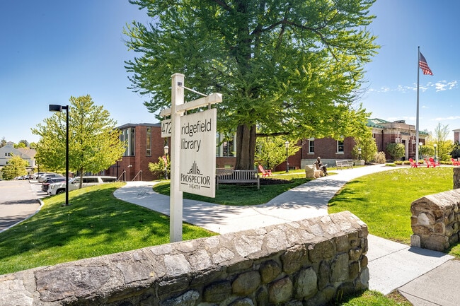 Building Photo - 16 Crescent Dr