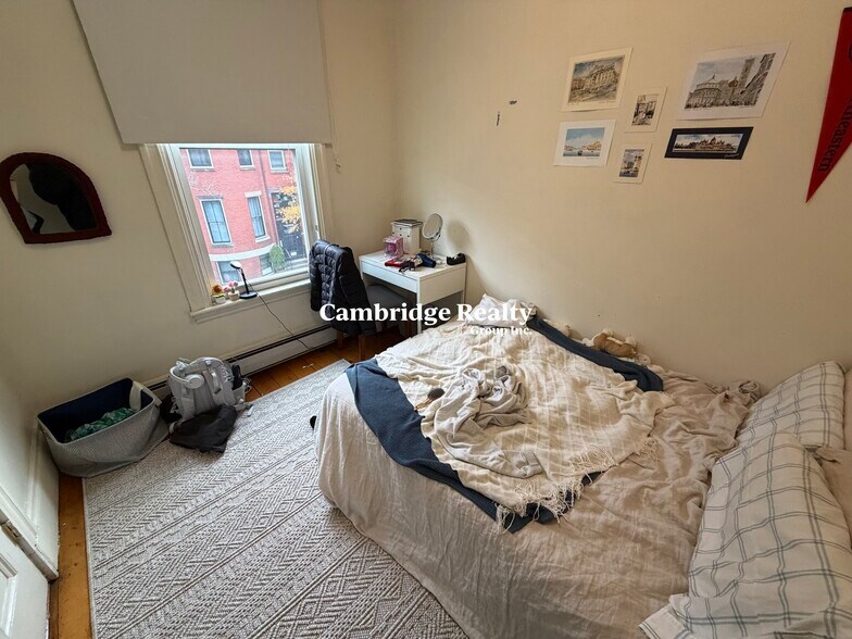 Building Photo - 44 Delle Ave