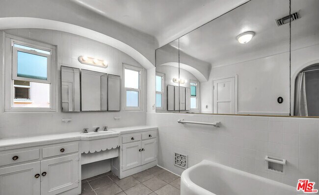 Building Photo - 6369 Orange St