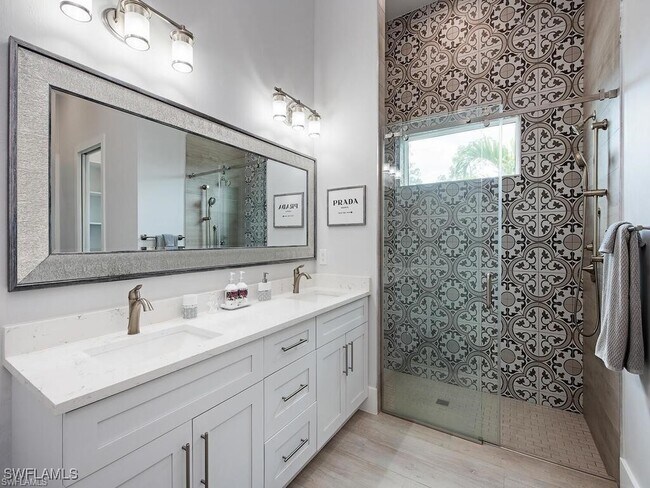 Building Photo - 710 Soll St