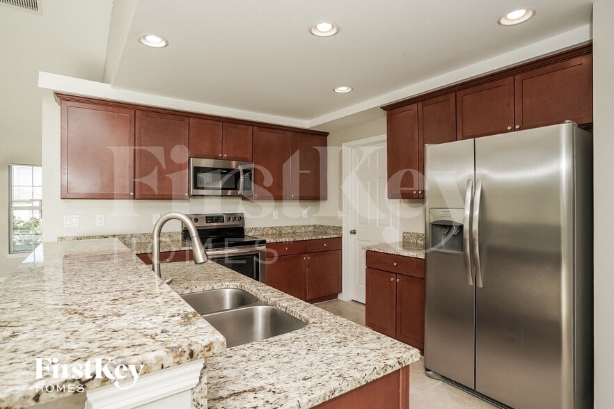 Building Photo - 1121 NW Juanita Pl