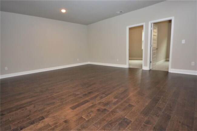 Building Photo - 2170 Manor Pointe Dr
