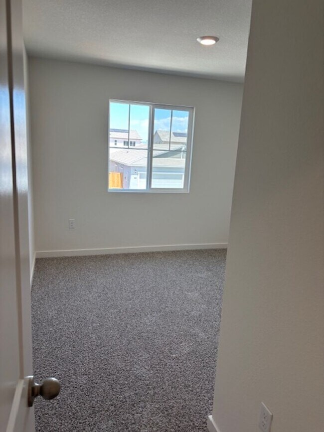 Building Photo - Brand New DR Horton Smart Home with 5 Bedr...