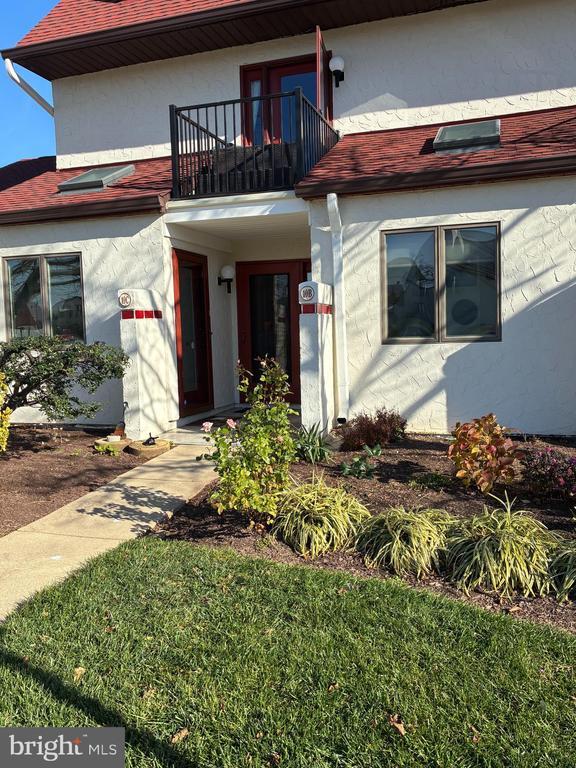 Building Photo - 10 Queen Elizabeth Ct