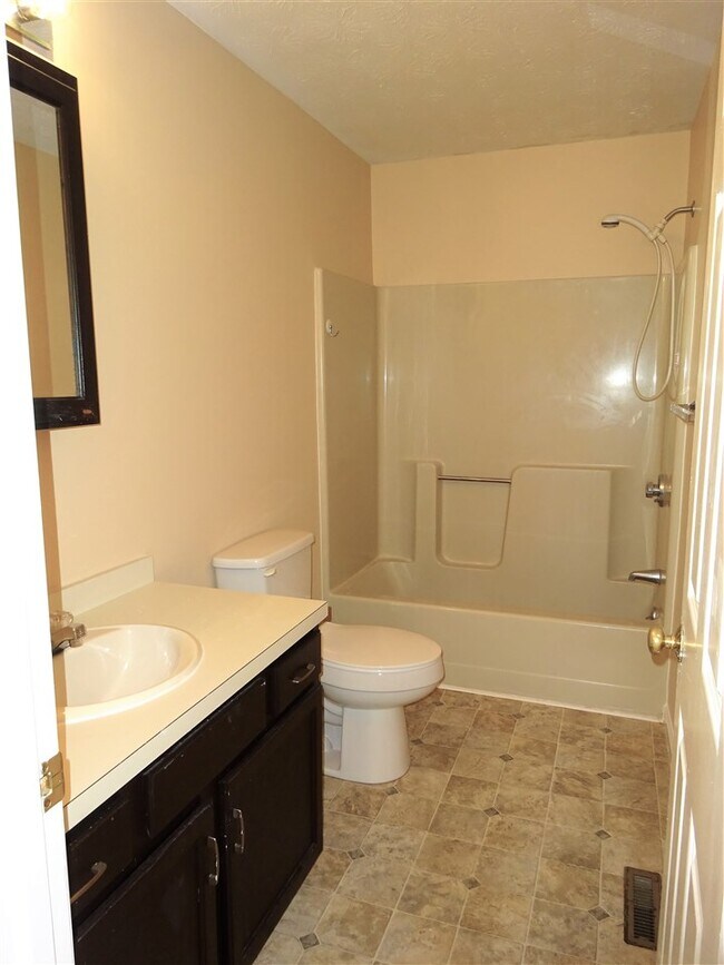 Building Photo - 88 Cadogan Way