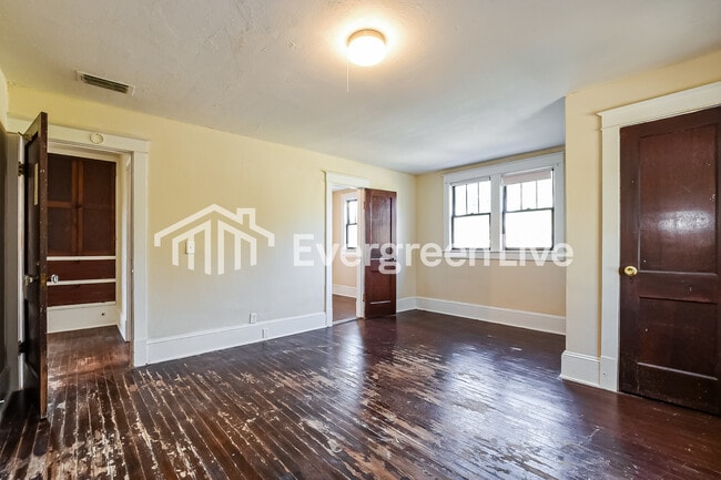 Building Photo - 626 E Washington Ave