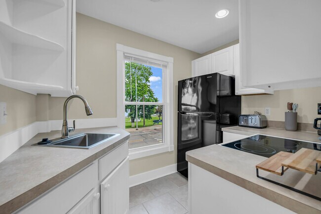 Building Photo - 258 S Water St