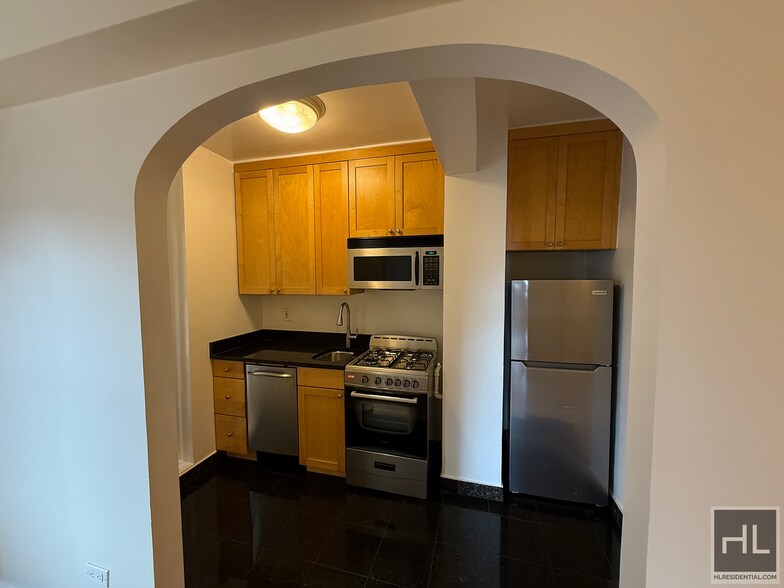 Building Photo - AMAZING ONE BEDROOM APARTMENT!! AMAZING DE...