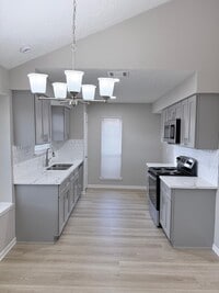 Building Photo - 1315 Tiny Tree Dr