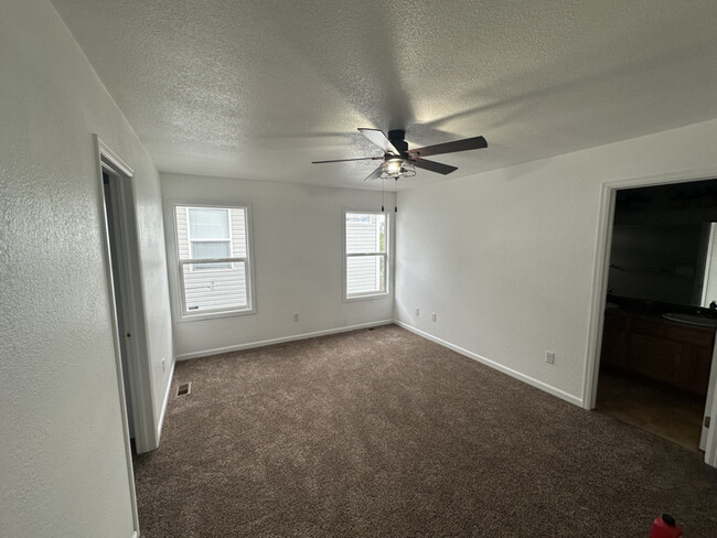 Building Photo - 520 Persons Rd