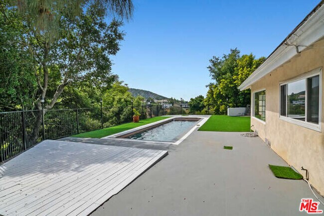 Building Photo - 3401 Alginet Dr