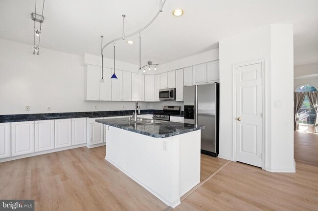 Building Photo - 44094 Saxony Terrace