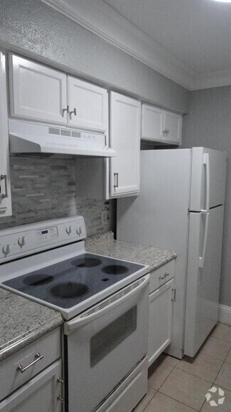 Building Photo - 12500 Sandpiper Dr
