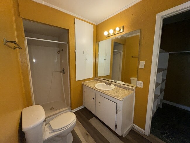 Building Photo - 145 E Santa Clair St