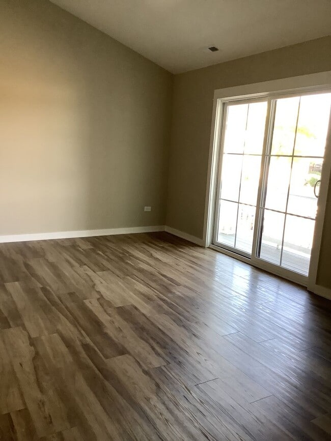 Building Photo - Chestnut - 2Br/2Ba Rental Home - Second Floor