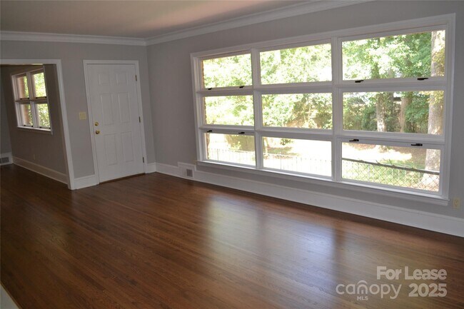 Building Photo - 3313 Woodwardia Dr