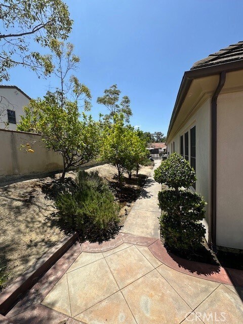 Building Photo - 25351 Mustang Dr