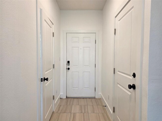 Building Photo - 500 White Steppe Way
