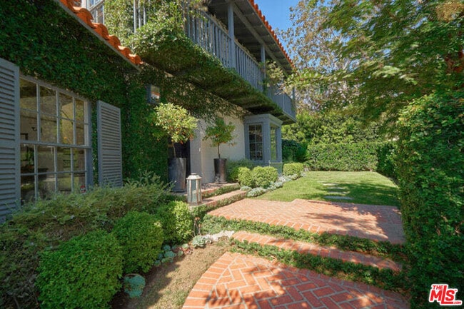 Building Photo - 2097 Outpost Dr