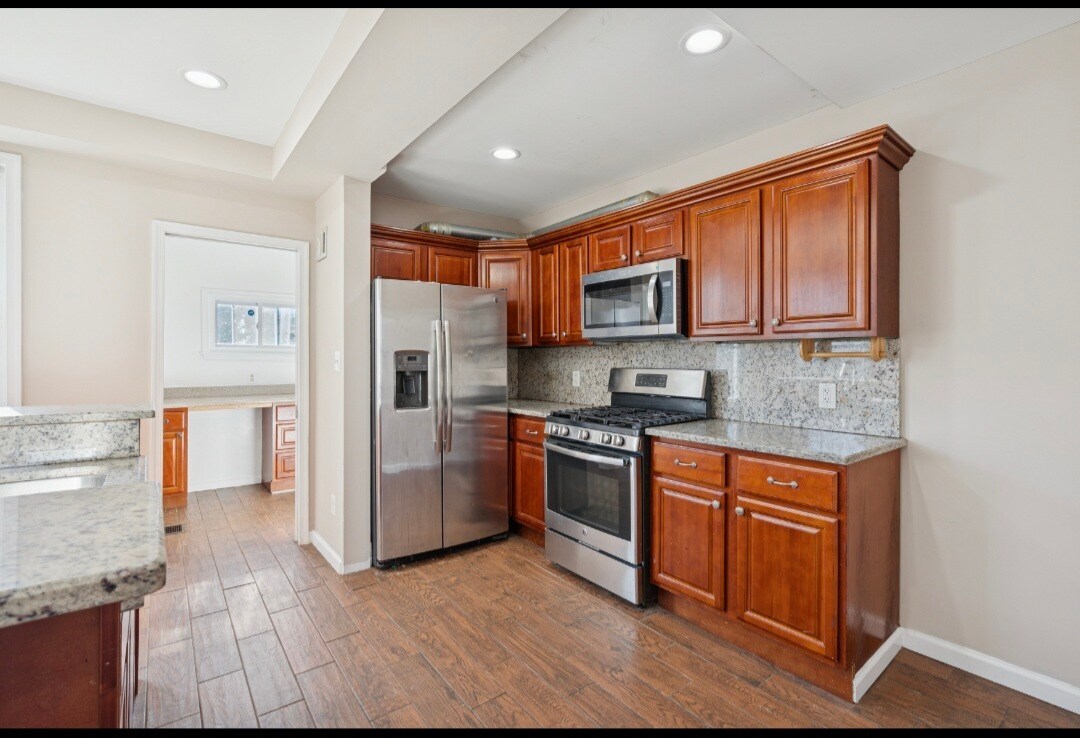 Building Photo - 3343 Ravenwood Ave