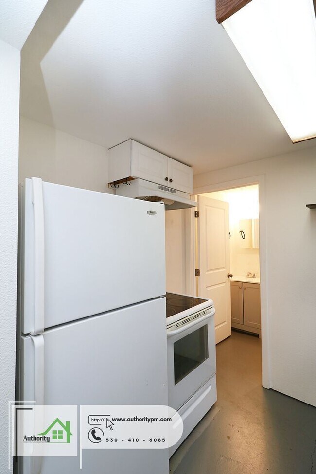 Building Photo - 10560 Old Oregon Trail