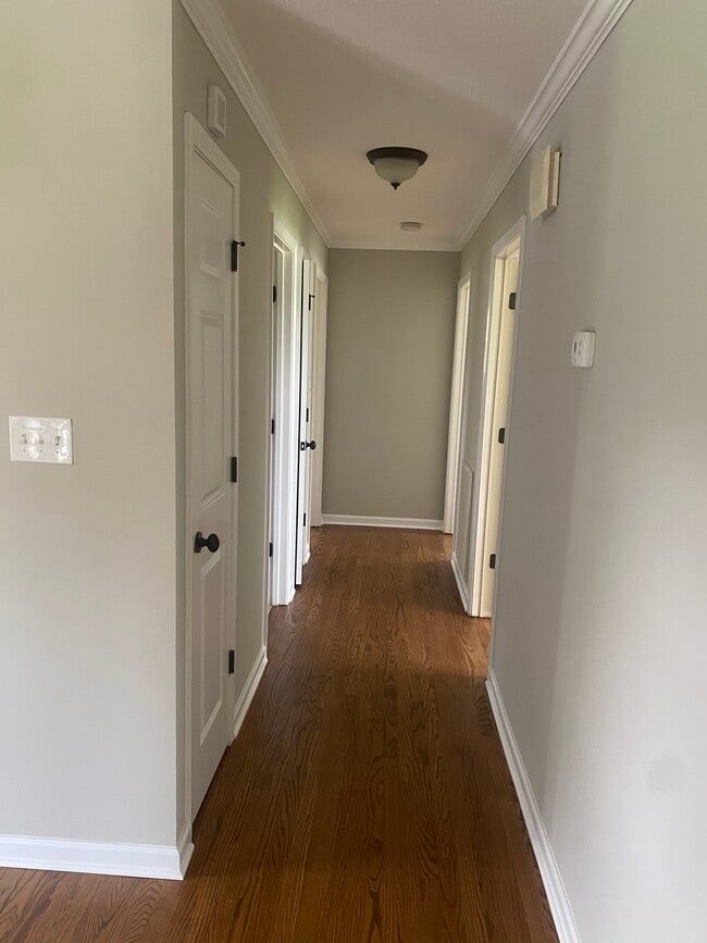 Building Photo - 704 Smith Way