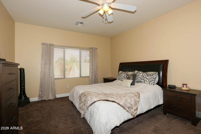 Building Photo - 2056 E Riviera Dr