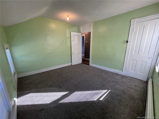 Building Photo - 79 River St