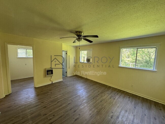 Building Photo - 3148 Sylvester Dr