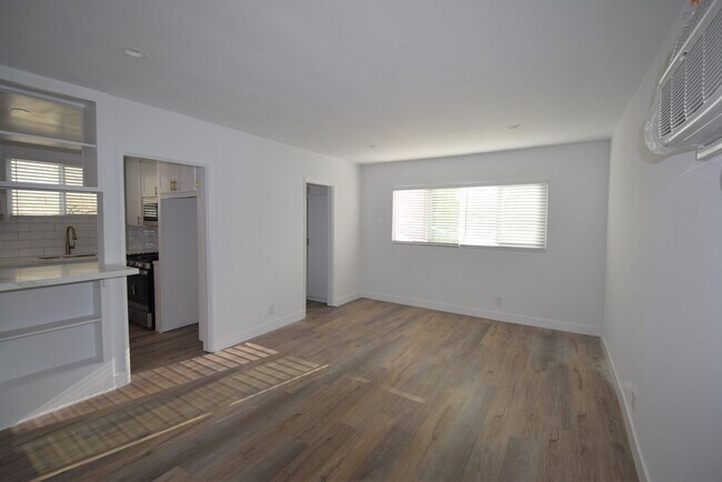 Building Photo - 5117 Laurel Canyon Blvd