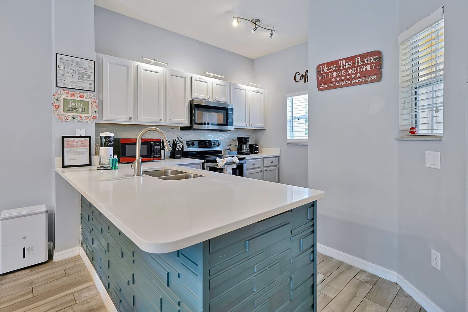 Building Photo - 8574 Bay Lilly Loop