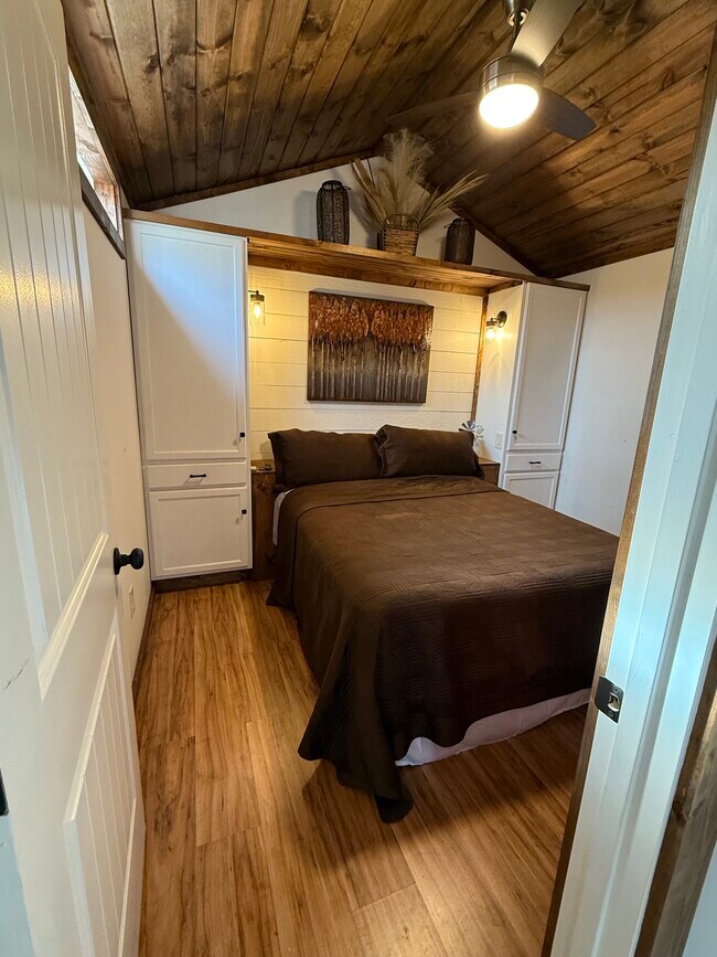 Building Photo - 1118 US-221A Hwy