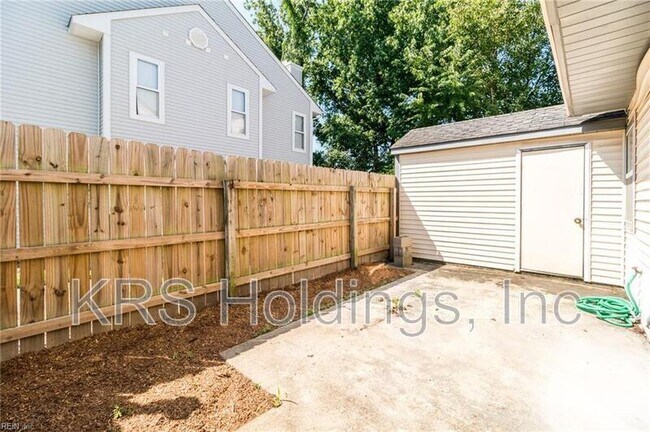 Building Photo - 819 Zircon Ct