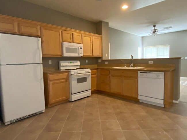 Building Photo - 2 Story 2 brm 2 1/2 bath 1 car garage home