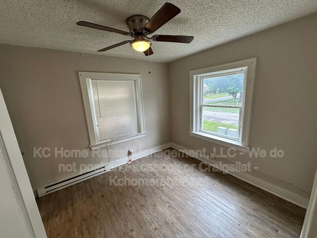 Building Photo - 305-307 N Gladstone Blvd