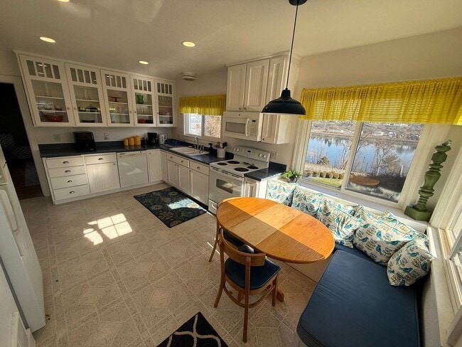 Building Photo - Peterson, D