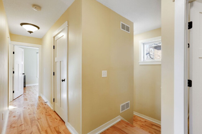 Building Photo - Charming 5-Bed Home with Hardwood Elegance in Minneapolis