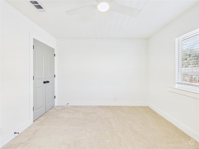 Building Photo - 9400 Longvale Dr