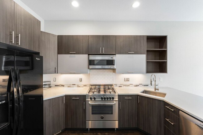 Building Photo - Modern 2BD, 2BA LoHi Townhome with Rooftop...