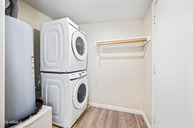 Building Photo - 438 N 17th Ave