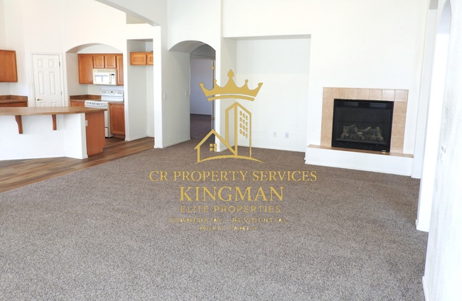 Building Photo - Beautiful 3 bed 2 bath Split Floor plan home - Near KRMC Hualapai Mountain Campus