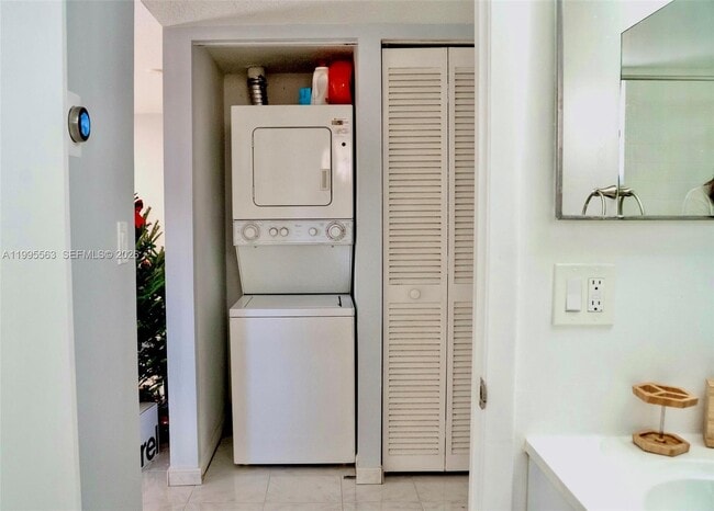 Building Photo - 430 SE 7th St