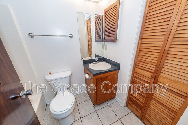 Building Photo - 2020 Coldspring Dr
