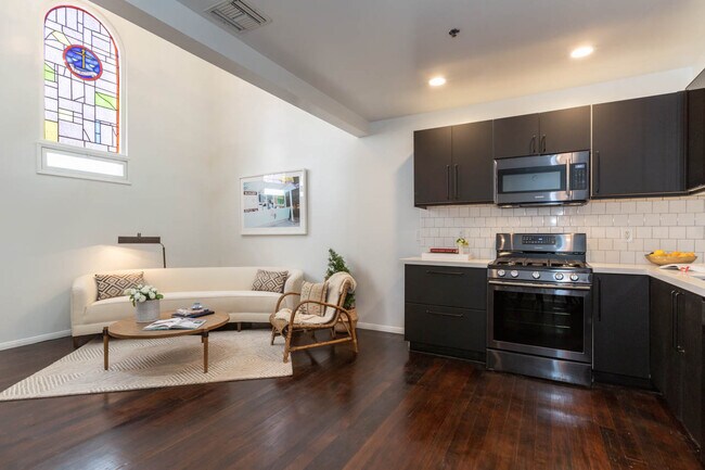 Building Photo - 900 N Hoover St