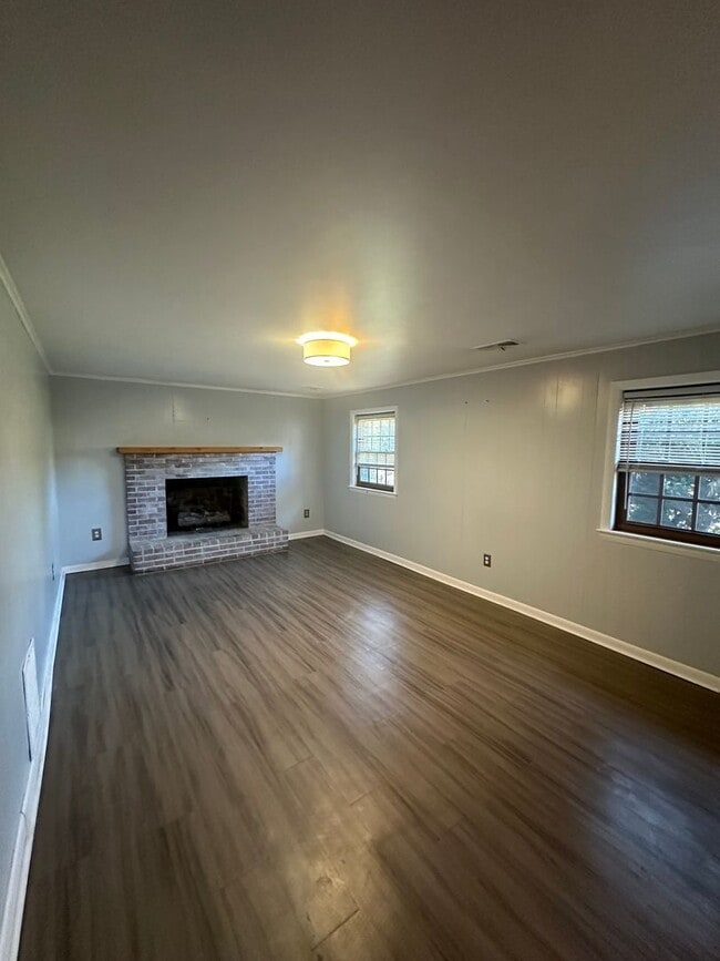 Building Photo - 3 bedrooms 2 baths, Split Level in the located in Roanoke County