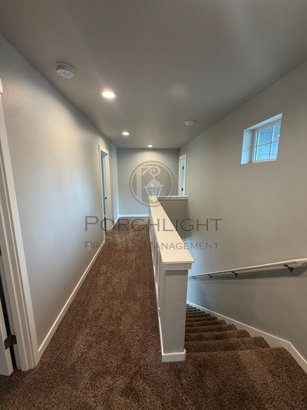 Building Photo - 2102 Snowbush St