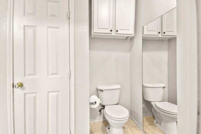 Building Photo - 1075 Wood Stream Dr