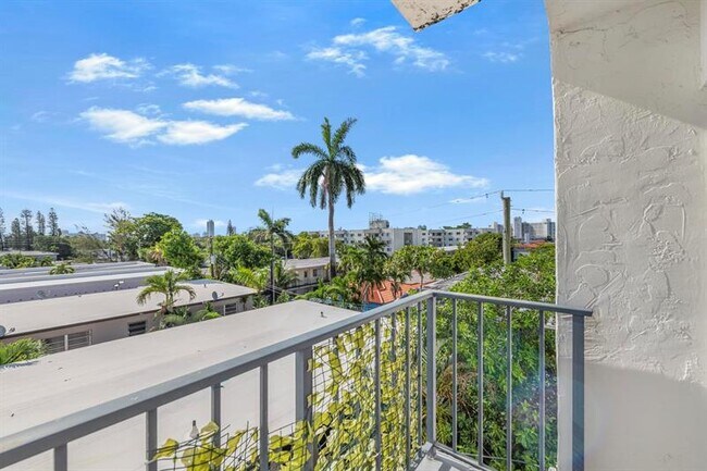 Building Photo - 1960 Marseille Dr