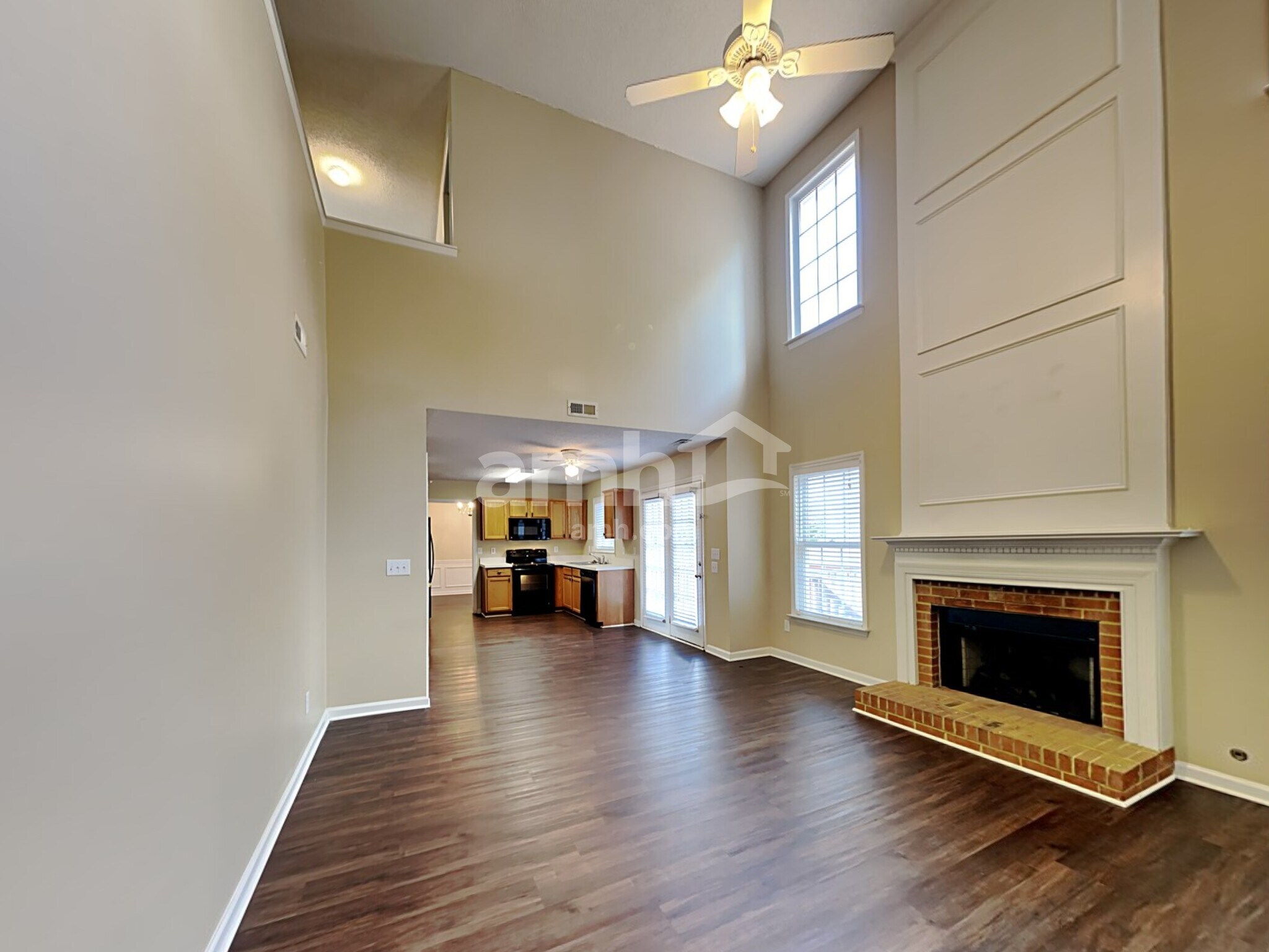 Building Photo - 601 Crossing Dr